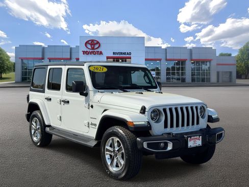 Used 2021 Jeep Wrangler Unlimited Sahara w/ Dual Top Group AWD/4WD image 2