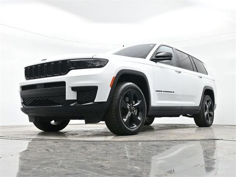 Used 2023 Jeep Grand Cherokee L Laredo image 26