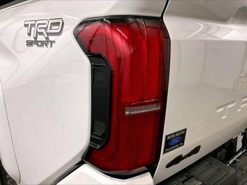 Used 2024 Toyota Tacoma TRD Sport AWD/4WD image 28