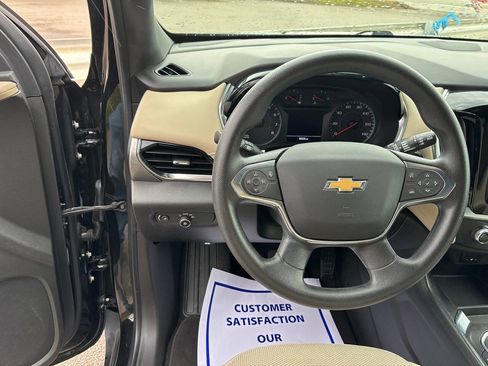 Used 2022 Chevrolet Traverse LS AWD/4WD image 12