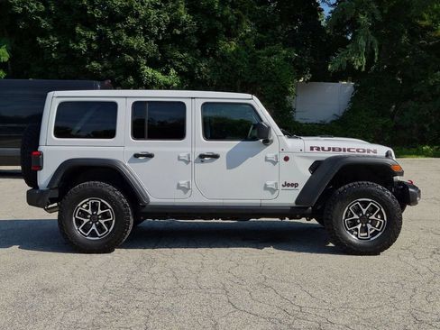Used 2024 Jeep Wrangler Unlimited Rubicon w/ Technology Group AWD/4WD image 2