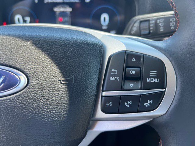 Used 2025 Ford Explorer Active AWD/4WD image 16