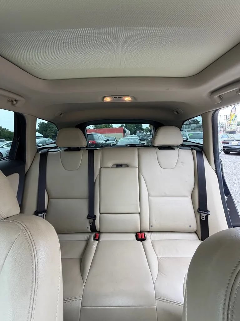 Used 2016 Volvo XC60 T6 Platinum w/ Climate Package AWD/4WD image 22