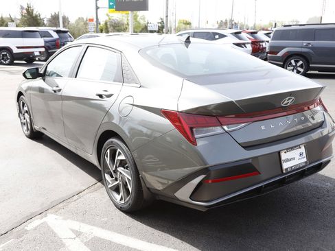 New 2026 Hyundai Elantra Limited FWD image 6