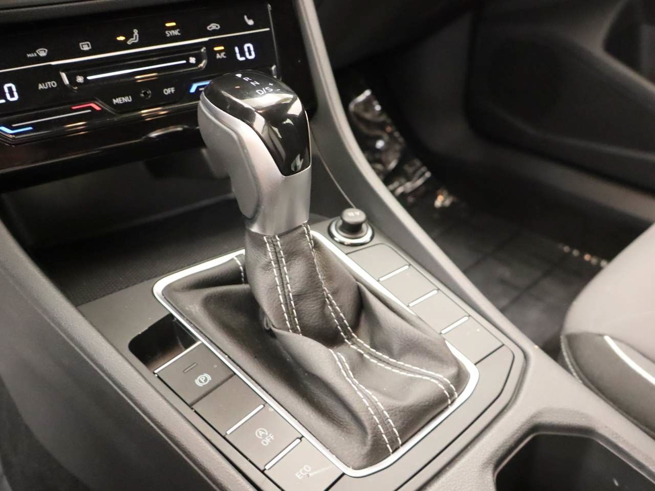 Certified 2025 Volkswagen Jetta Sport FWD image 10