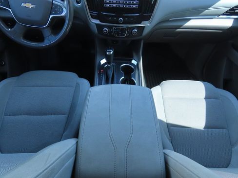 Used 2018 Chevrolet Traverse LT FWD image 9