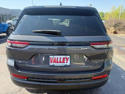 Certified 2024 Jeep Grand Cherokee Altitude AWD/4WD image 4