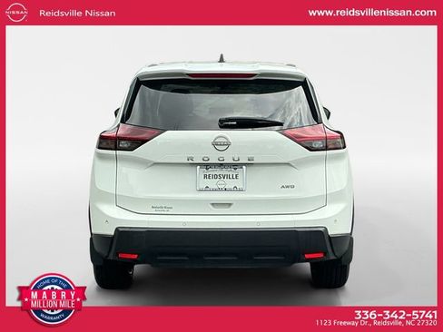 Used 2025 Nissan Rogue S AWD/4WD image 5