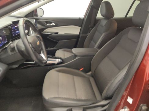 Used 2024 Chevrolet Trax LT w/ Driver Confidence Package FWD image 17