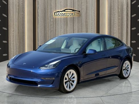 Used 2022 Tesla Model 3 Standard Range RWD image 3
