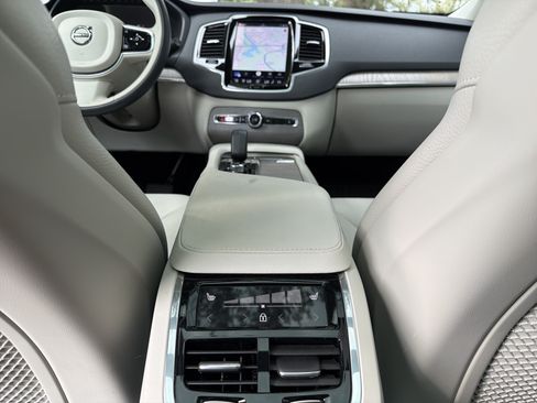 Used 2024 Volvo XC90 B5 Plus w/ Protection Package Premier AWD/4WD image 35