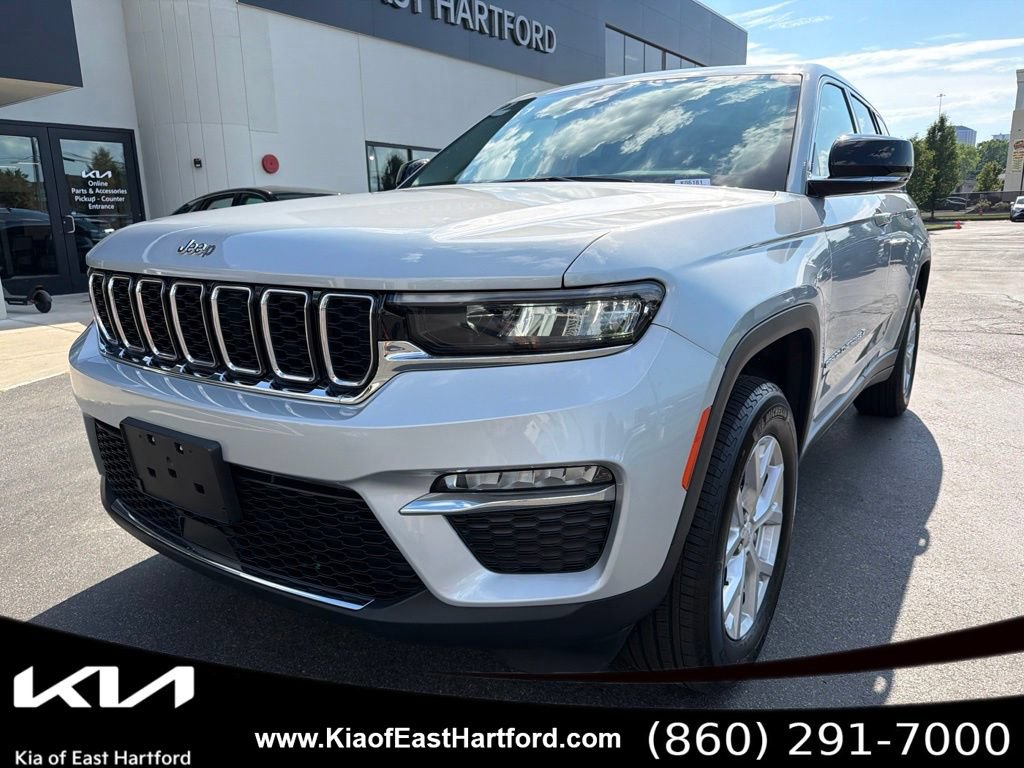 Used 2023 Jeep Grand Cherokee Limited AWD/4WD image 3
