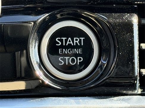 Used 2024 Nissan Pathfinder SV image 19