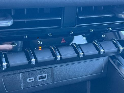 New 2025 GMC Canyon Elevation w/ Convenience Package image 17