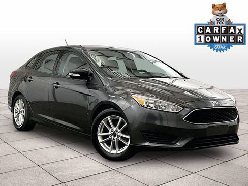 Used 2015 Ford Focus SE FWD image 2