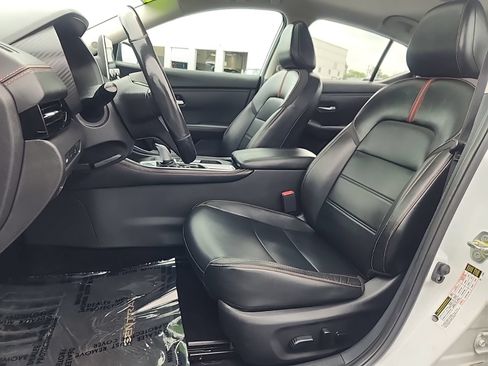 Used 2022 Nissan Sentra SR w/ SR Premium Package FWD image 31