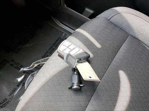 Used 2022 Chevrolet Silverado 1500 LT RWD image 11