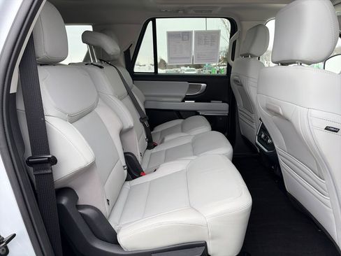 Used 2025 Ford Expedition Max Platinum image 41