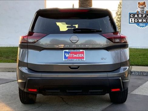 Used 2024 Nissan Rogue SV image 4