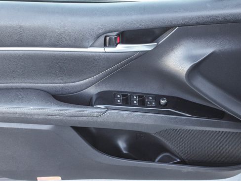 Used 2018 Toyota Camry XSE image 21