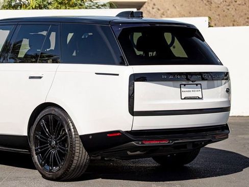 Used 2023 Land Rover Range Rover SE AWD/4WD image 10