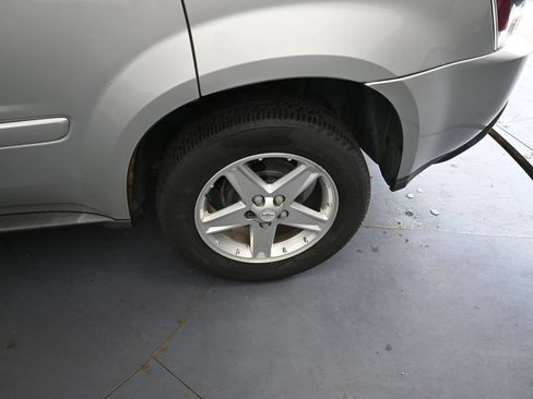 Used 2005 Chevrolet Equinox LT w/ Preferred Equipment Group AWD/4WD image 15