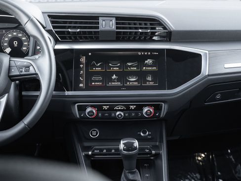 Certified 2025 Audi Q3 2.0T Premium w/ Convenience Package image 12