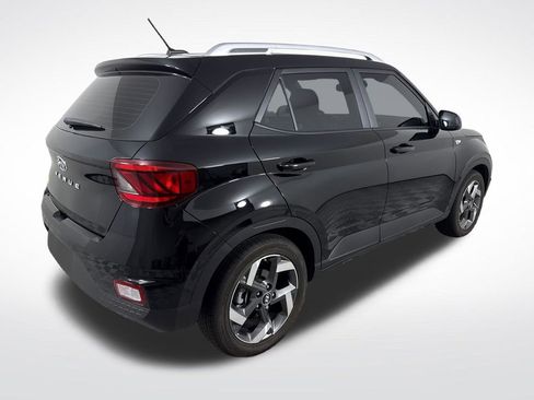Certified 2024 Hyundai Venue SEL image 3