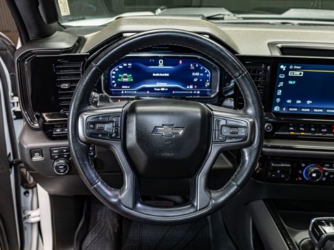 Used 2022 Chevrolet Silverado 1500 ZR2 w/ Technology Package image 17