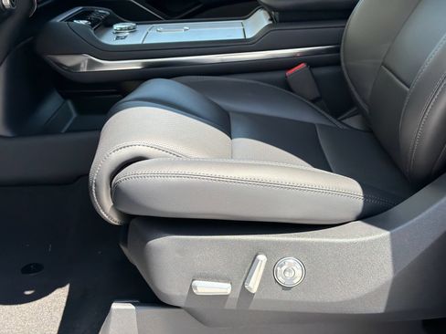 New 2027 Lincoln Navigator Premiere AWD/4WD image 17