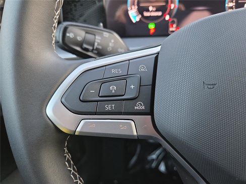 New 2026 Volkswagen Tiguan SE image 16