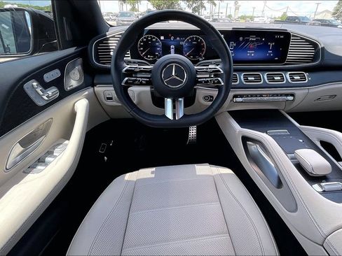 Used 2024 Mercedes-Benz GLS 450 4MATIC image 8