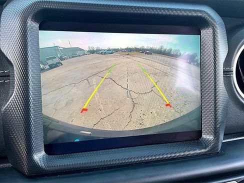 Used 2023 Jeep Wrangler Unlimited Sahara image 14