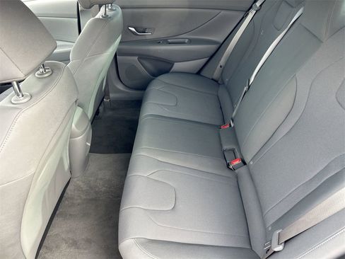 New 2025 Hyundai Elantra SE image 16