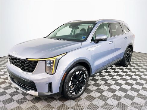 Used 2024 Kia Sorento S w/ Panoramic Sunroof Package AWD/4WD image 3