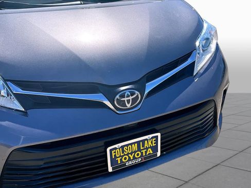Used 2018 Toyota Sienna LE FWD image 29