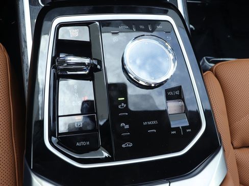 New 2026 BMW 740i xDrive w/ Premium Package image 37