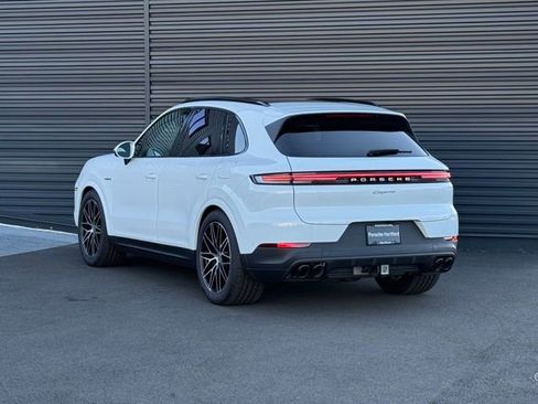 New 2025 Porsche Cayenne E-Hybrid AWD/4WD image 3