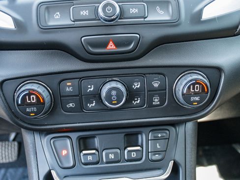 Used 2020 GMC Terrain SLE w/ Driver Convenience Package FWD image 20