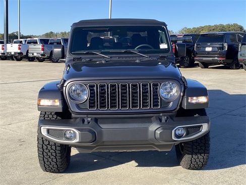 Used 2024 Jeep Gladiator Sport image 9
