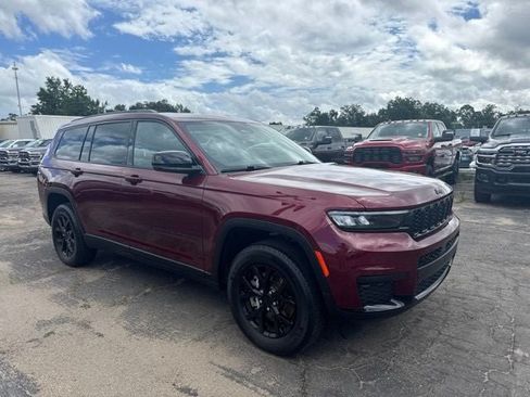 Used 2025 Jeep Grand Cherokee L Laredo AWD/4WD image 1