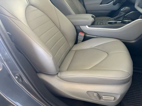 Used 2023 Toyota Highlander XLE image 10
