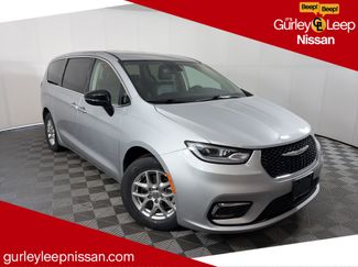 Used 2024 Chrysler Pacifica Touring-L video 1