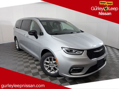 Used 2024 Chrysler Pacifica Touring-L