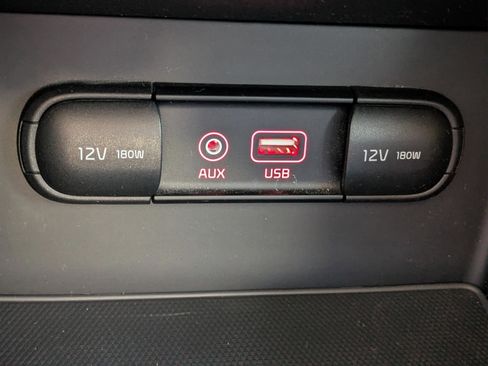 Used 2017 Kia Niro EX image 22