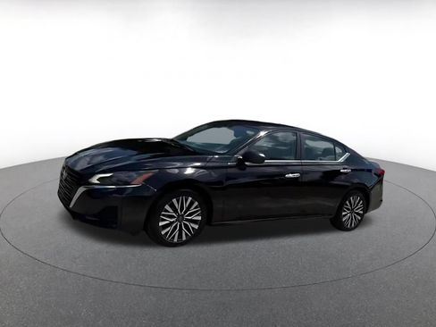 Used 2025 Nissan Altima 2.5 SV FWD image 8