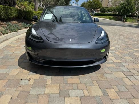 Used 2023 Tesla Model 3 Standard Range image 2