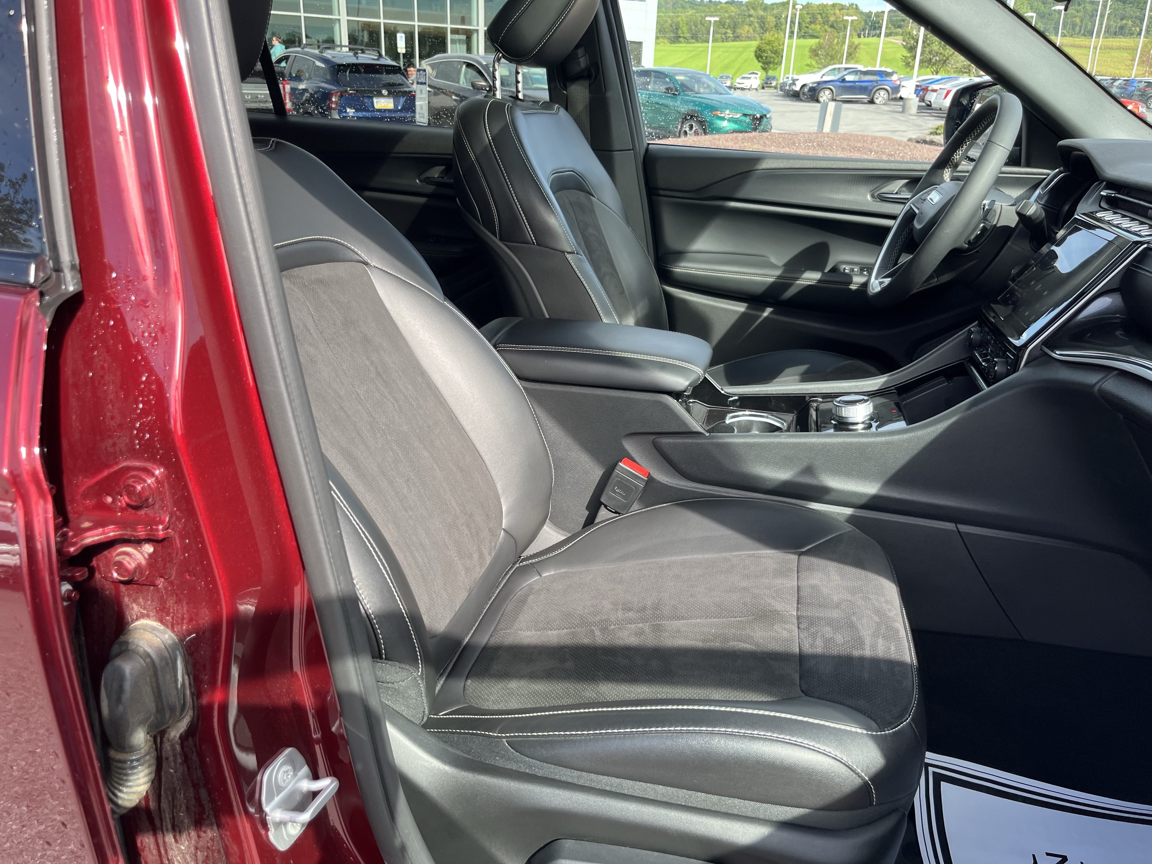 Used 2023 Jeep Grand Cherokee L Laredo AWD/4WD image 3
