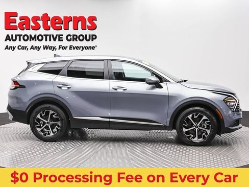 Used 2025 Kia Sportage EX FWD image 4