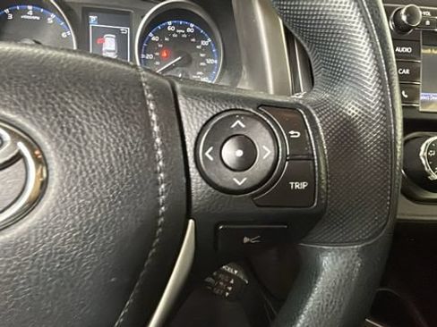 Used 2017 Toyota RAV4 LE AWD/4WD image 16